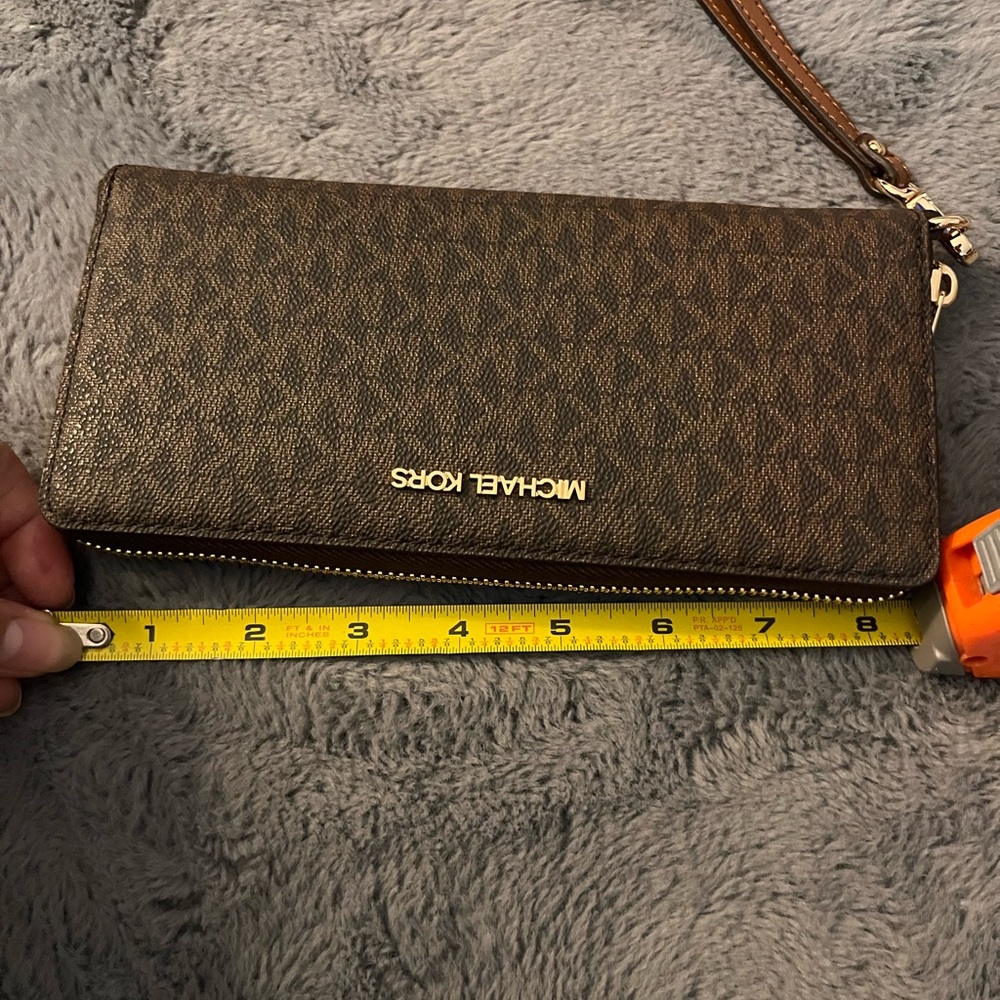 Michael Kors Signature Brown Key Holder - Picture 2 of 7